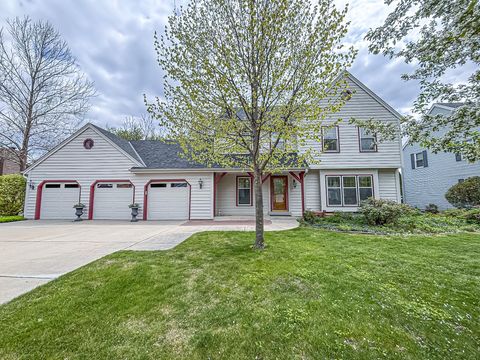 Photo of 13130 W Scarborough Dr, New Berlin, WI 53151 (MLS # 1961526)