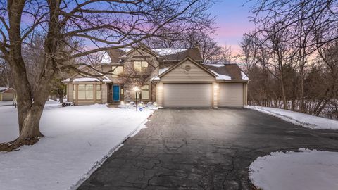 Photo of 1414 W El Rancho Dr, Mequon, WI 53092 (MLS # 1954550)