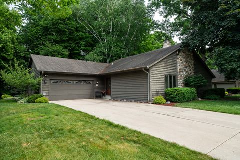 Photo of 3278 S Acredale Ct, New Berlin, WI 53151 (MLS # 1967832)