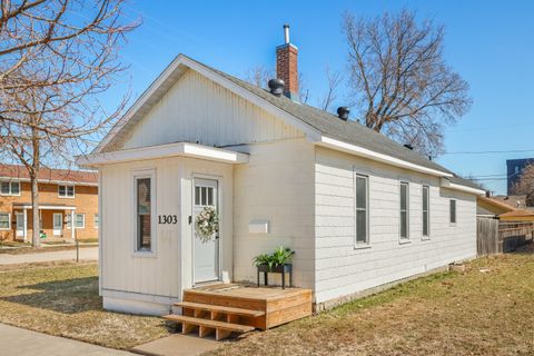 Photo of 1303 6th St S, La Crosse, WI 54601 (MLS # 1955235)