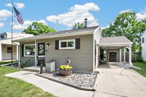 Photo of 8036 W Scranton Pl, Milwaukee, WI 53218 (MLS # 1974666)
