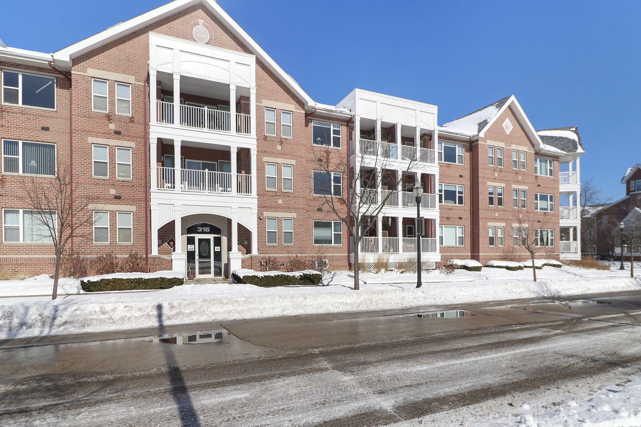 Kenosha, Wisconsin 53140, United States, 1 Bedroom Bedrooms, ,1 BathroomBathrooms,Residential,Active,4200