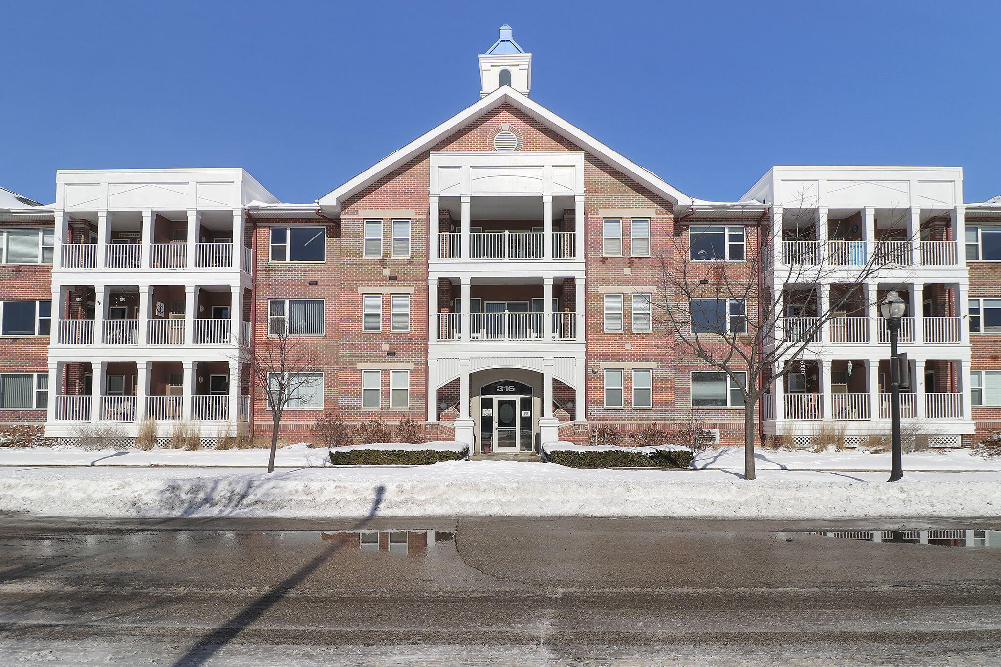 Kenosha, Wisconsin 53140, United States, 1 Bedroom Bedrooms, ,1 BathroomBathrooms,Residential,Active,4200