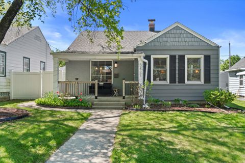 Photo of 3421 S Quincy Ave, Milwaukee, WI 53207 (MLS # 1962247)