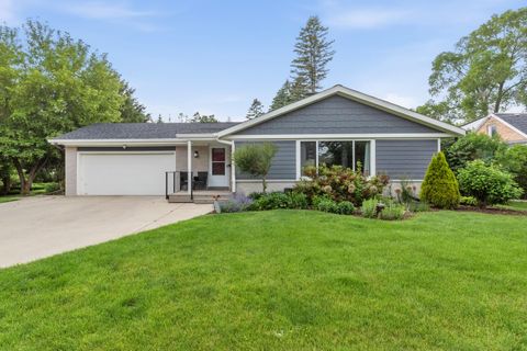 Photo of 607 Green Bay Rd, Thiensville, WI 53092 (MLS # 1968180)