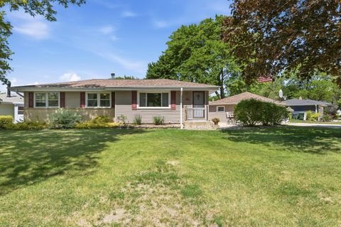 Photo of 5426 Middleton Dr, Greendale, WI 53129 (MLS # 1965557)