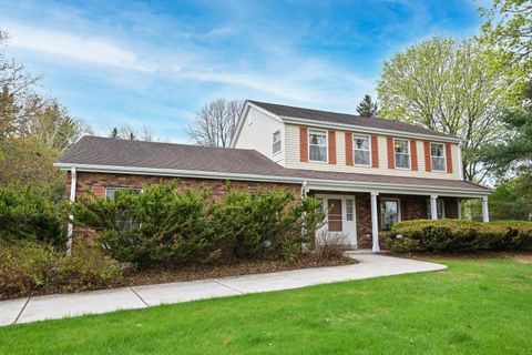 Photo of N79W22315 Bramble Dr, Lisbon, WI 53089 (MLS # 1959462)