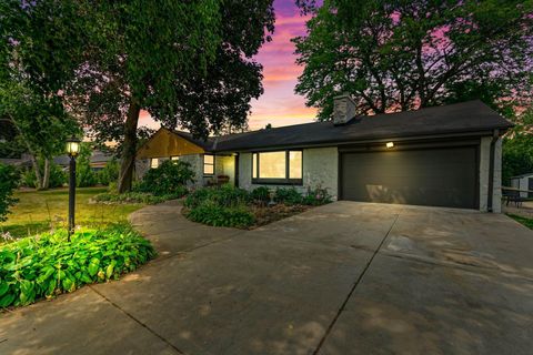 Photo of 17640 Evergreen Ct, Brookfield, WI 53045 (MLS # 1930523)