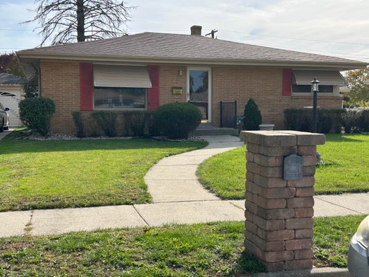 827 CORONADA DR, RACINE, WI 53402 - Image 8a8c124bef2f449b1856ffe75e8f12b6/2895374847