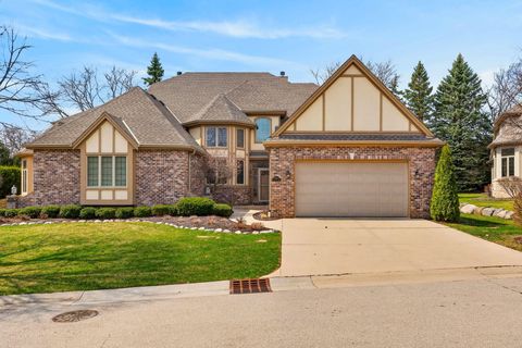 Photo of 8623 S Country Club Dr, Franklin, WI 53132 (MLS # 1957113)