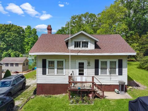 Photo of N3175 Mistle Rd, Geneva, WI 53147 (MLS # 1963617)
