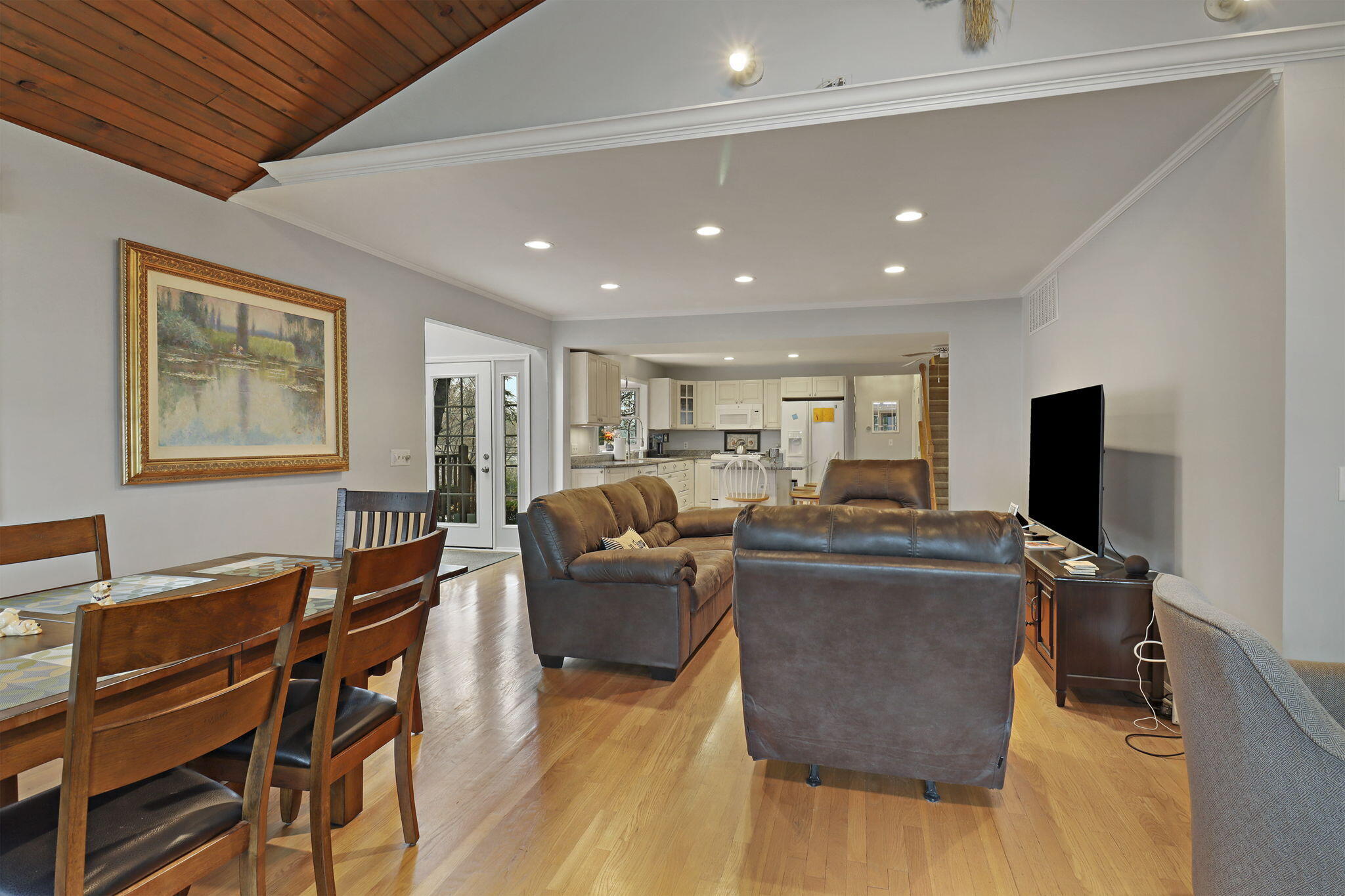 Twin Lakes, Wisconsin 53181, United States, 5 Bedrooms Bedrooms, ,3 BathroomsBathrooms,Residential,Active,255229