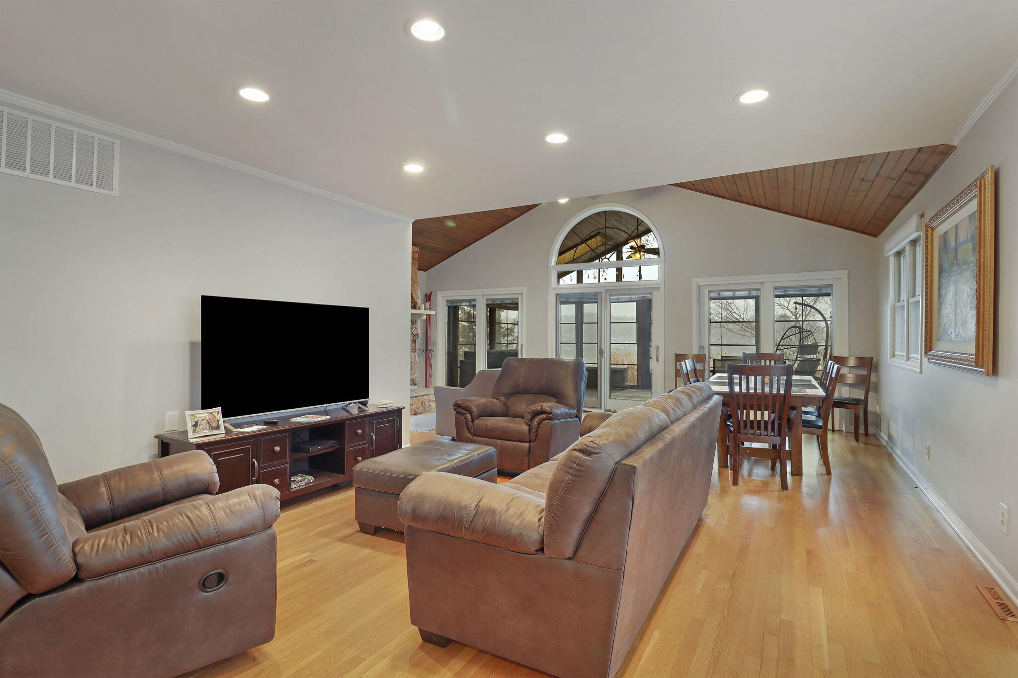 Twin Lakes, Wisconsin 53181, United States, 5 Bedrooms Bedrooms, ,3 BathroomsBathrooms,Residential,Active,255229