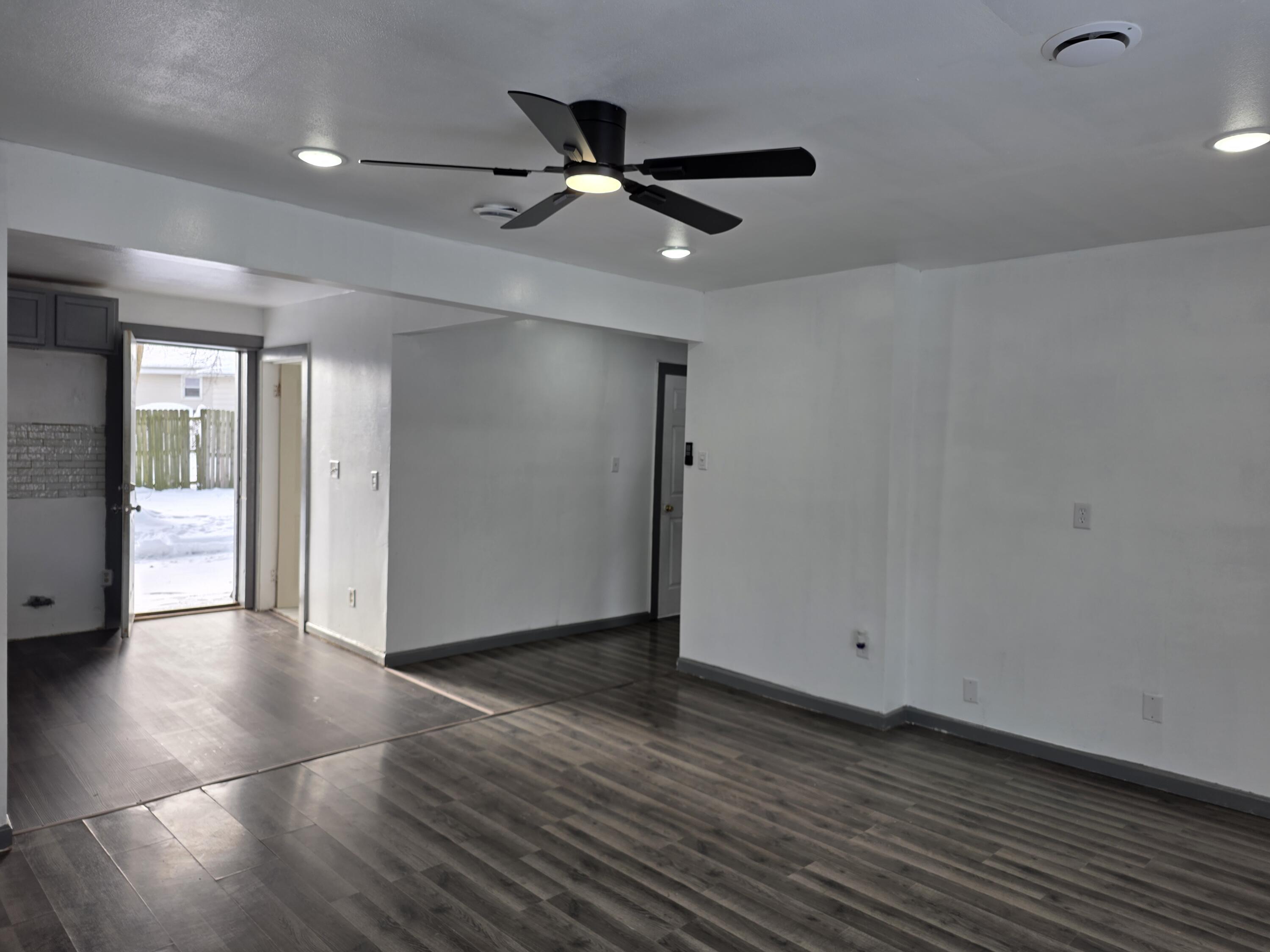 Racine, Wisconsin 53405, United States, 2 Bedrooms Bedrooms, ,1 BathroomBathrooms,Residential,Active,251634