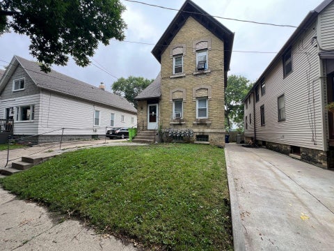 Photo of 2467 S Burrell St, Milwaukee, WI 53207 (MLS # 1983772)