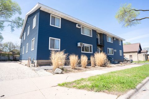 Photo of 802 7th St S, La Crosse, WI 54601 (MLS # 1959601)