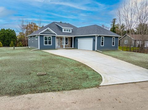 Photo of 9809 N Cedarburg Rd, Mequon, WI 53092 (MLS # 1927235)