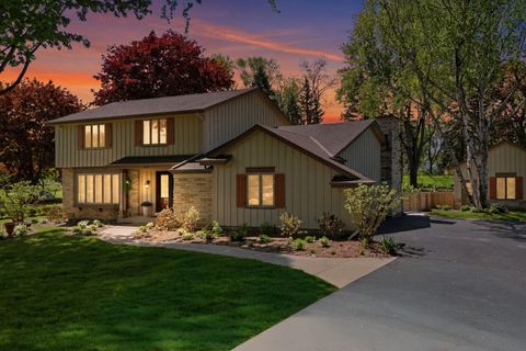 Photo of 8845 W Meadow Ln, Franklin, WI 53132 (MLS # 1962798)