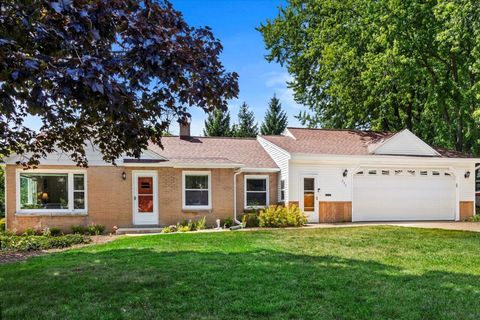 Photo of 227 Park Crest Dr, Thiensville, WI 53092 (MLS # 1938809) Photo of 227 Park Crest Dr, Thiensville, WI 53092 (MLS # 1938809)