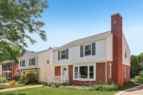 Photo of 5451 N Kent Ave, Whitefish Bay, WI 53217 (MLS # 1971015)