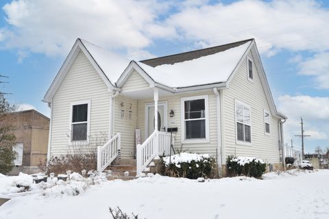 Photo of 560 W Chestnut St, Port Washington, WI 53074 (MLS # 1944853)