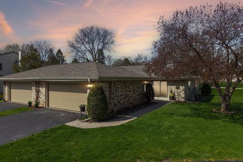 Photo of 11013 N Elder Tree Ct, Mequon, WI 53092 (MLS # 1959192)