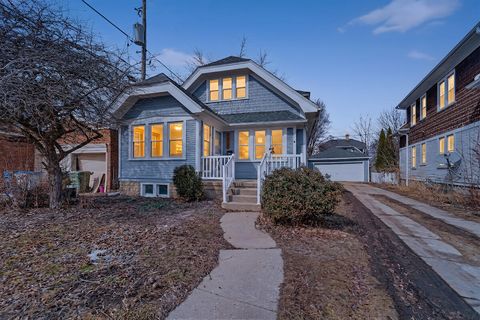 Photo of 2316 E Malvern Pl, Milwaukee, WI 53207 (MLS # 1952470)