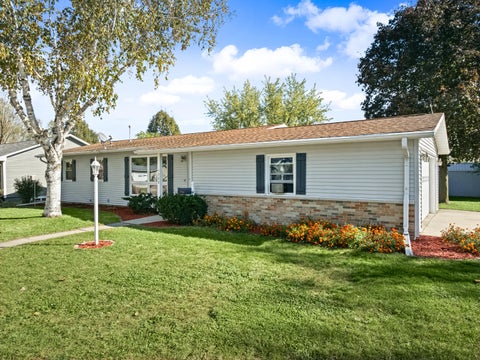Photo of 1328 James Ct, Jefferson, WI 53549 (MLS # 1985542)