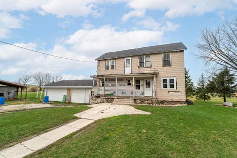 Photo of 201 N Irish Rd, New Holstein, WI 53020 (MLS # 1957905)