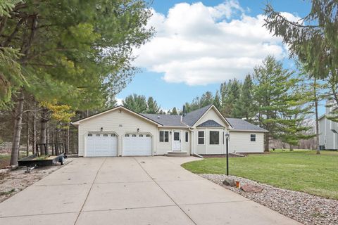 Photo of W354N5854 Lisbon Rd, Lac La Belle, WI 53066 (MLS # 1956501)