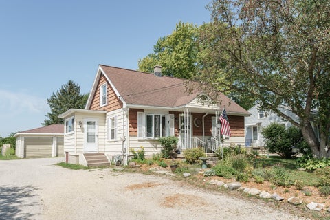 Photo of 528 Humboldt St, Watertown, WI 53094 (MLS # 1977808)