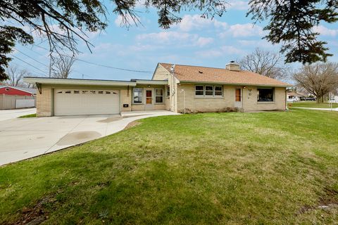 Photo of 2909 S 76th St, West Allis, WI 53219 (MLS # 1957738)