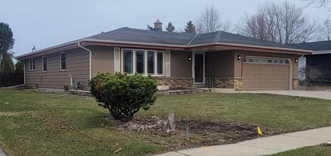 Photo of 8520 S Shepard Ave, Oak Creek, WI 53154 (MLS # 1912098)