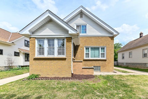 Photo of 334 N 60th St, Milwaukee, WI 53213 (MLS # 1979551)