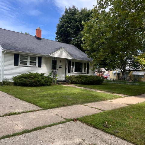 Photo of 7914 18th Ave, Kenosha, WI 53143 (MLS # 1982513)