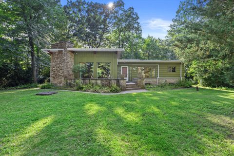 Photo of 9371 S 46th St, Franklin, WI 53132 (MLS # 1926573)