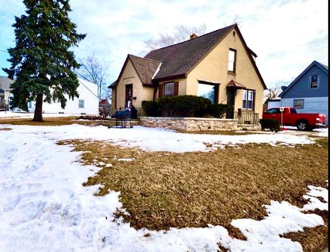 Photo of 4235 W Fairmount Ave, Milwaukee, WI 53209 (MLS # 1957207)