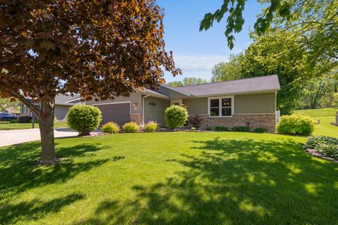 Photo of 718 Donald St, Mayville, WI 53050 (MLS # 1940546) Photo of 718 Donald St, Mayville, WI 53050 (MLS # 1940546)