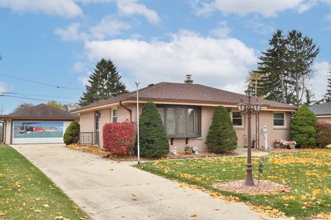 Photo of 1513 Manitowoc Ave, South Milwaukee, WI 53172 (MLS # 1942782)