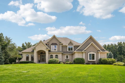 Photo of N48W25237 Aberdeen Dr, Lisbon, WI 53072 (MLS # 1978479)