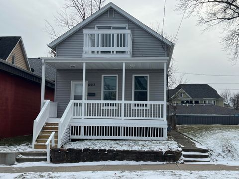 Photo of 1203 Tenth St, Racine, WI 53403 (MLS # 1946140)