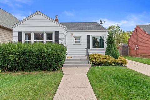 Photo of 2418 S 77th St, West Allis, WI 53219 (MLS # 1939705)