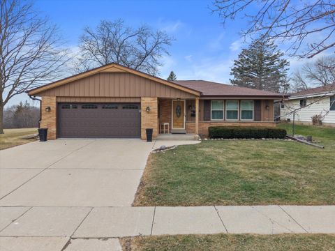 Photo of 5826 Sugarbush Ln, Greendale, WI 53129 (MLS # 1953720)