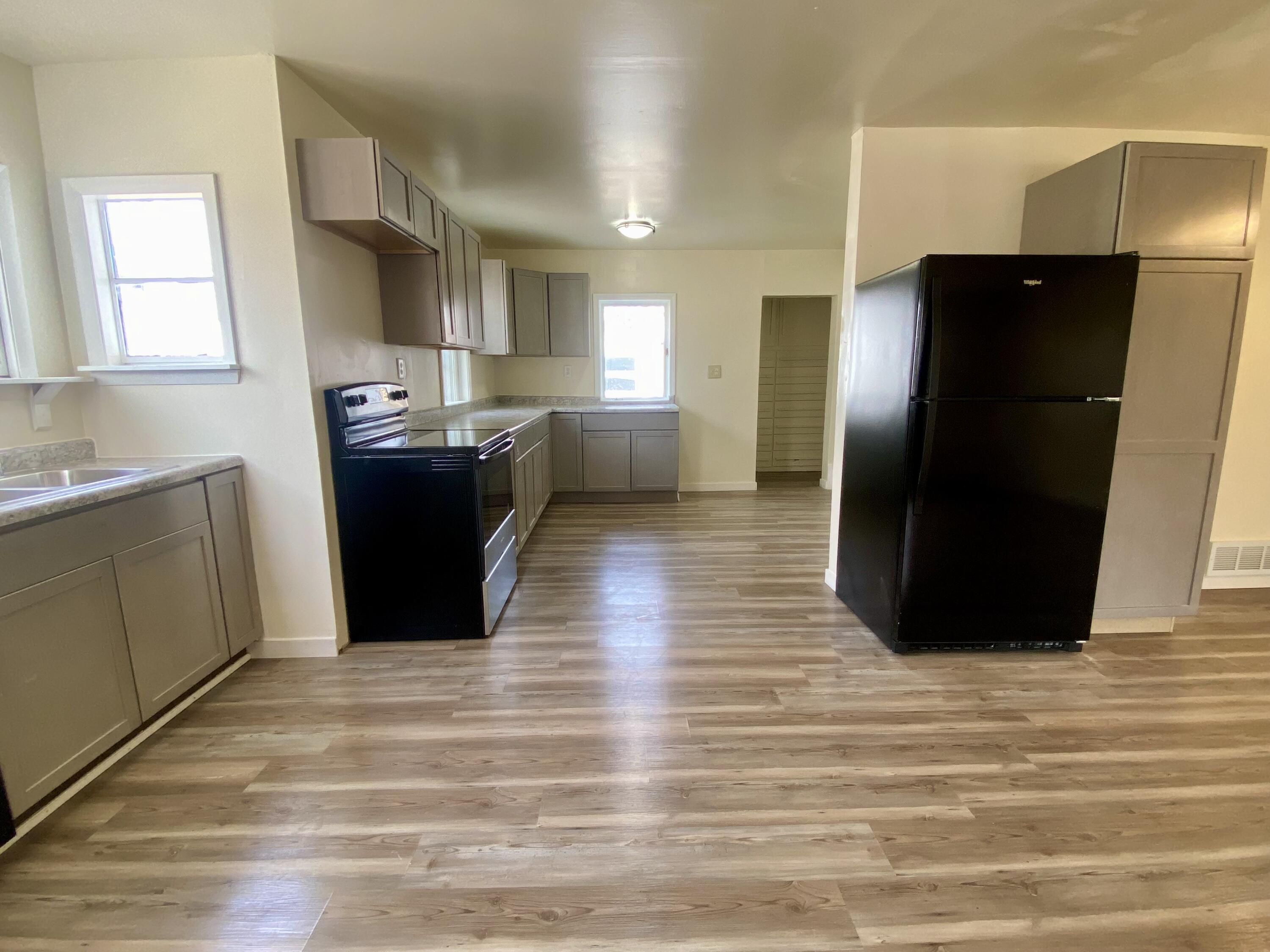 Menasha, Wisconsin 54952, United States, 3 Bedrooms Bedrooms, ,2 BathroomsBathrooms,Residential,Active,93961