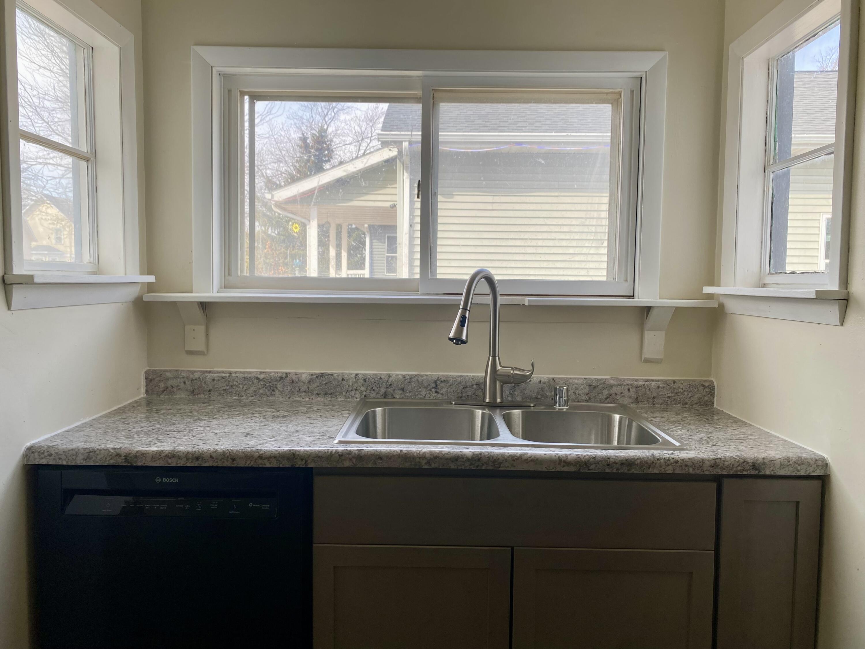 Menasha, Wisconsin 54952, United States, 3 Bedrooms Bedrooms, ,2 BathroomsBathrooms,Residential,Active,93961