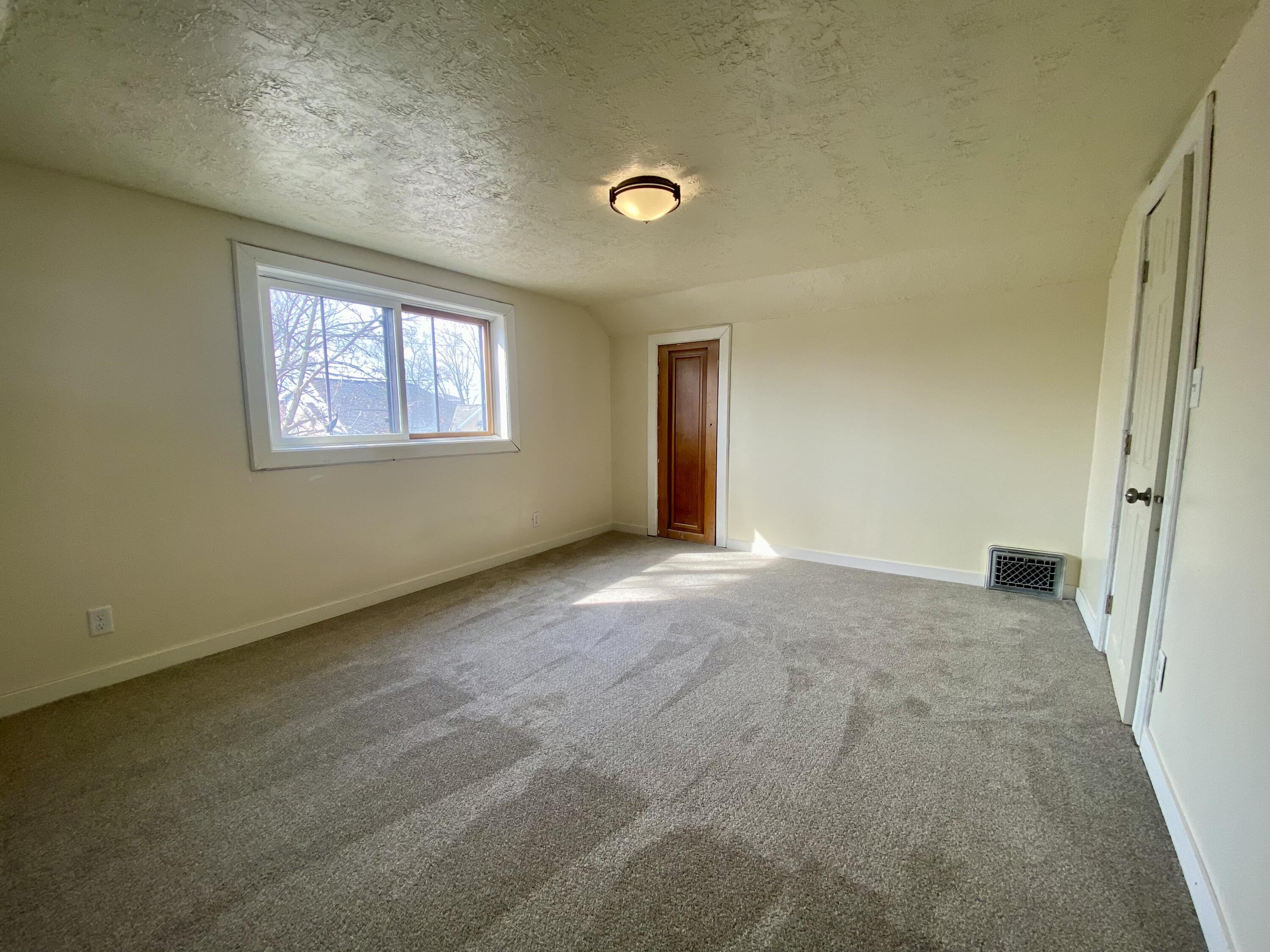 Menasha, Wisconsin 54952, United States, 3 Bedrooms Bedrooms, ,2 BathroomsBathrooms,Residential,Active,93961