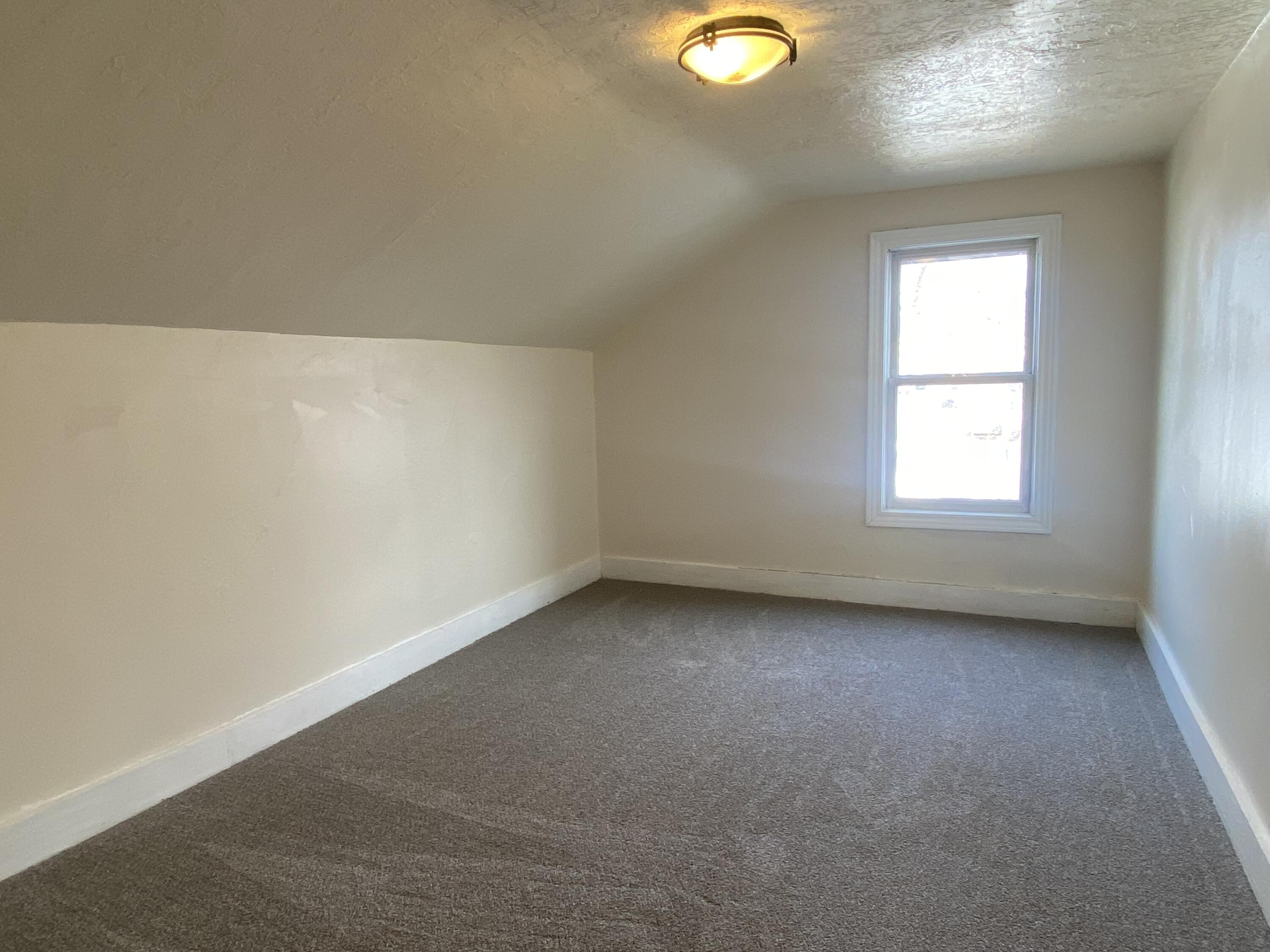 Menasha, Wisconsin 54952, United States, 3 Bedrooms Bedrooms, ,2 BathroomsBathrooms,Residential,Active,93961