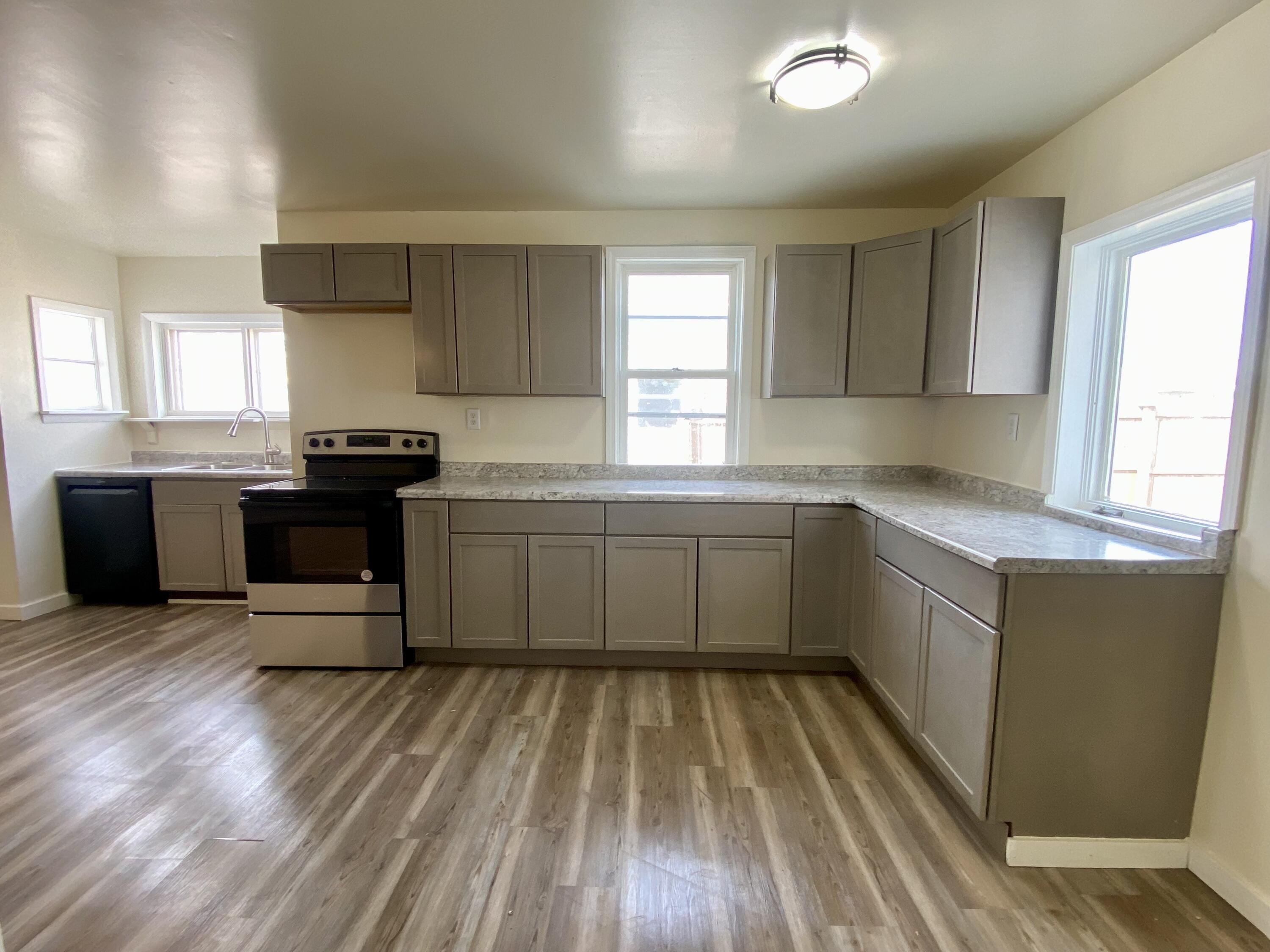 Menasha, Wisconsin 54952, United States, 3 Bedrooms Bedrooms, ,2 BathroomsBathrooms,Residential,Active,93961