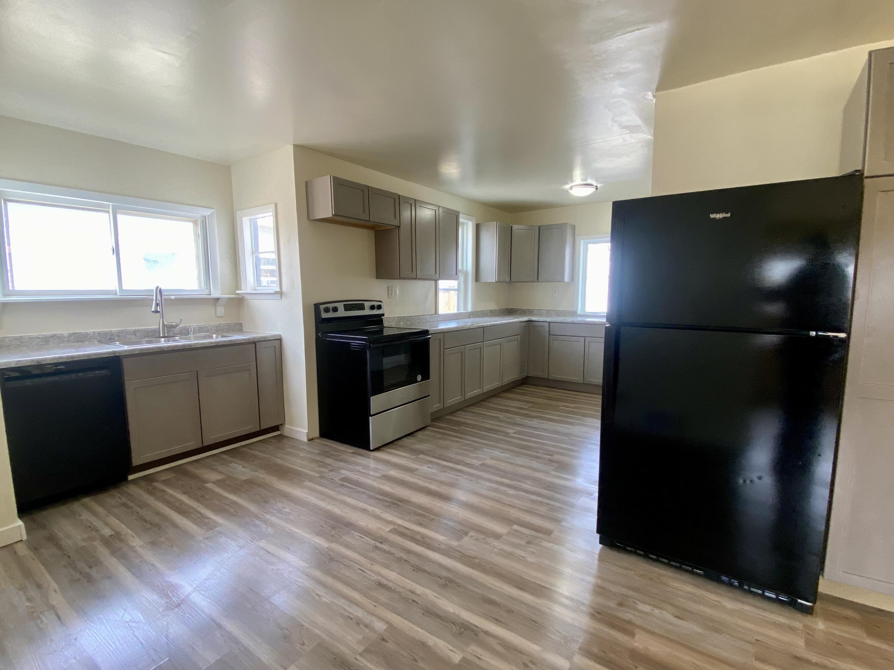 Menasha, Wisconsin 54952, United States, 3 Bedrooms Bedrooms, ,2 BathroomsBathrooms,Residential,Active,93961