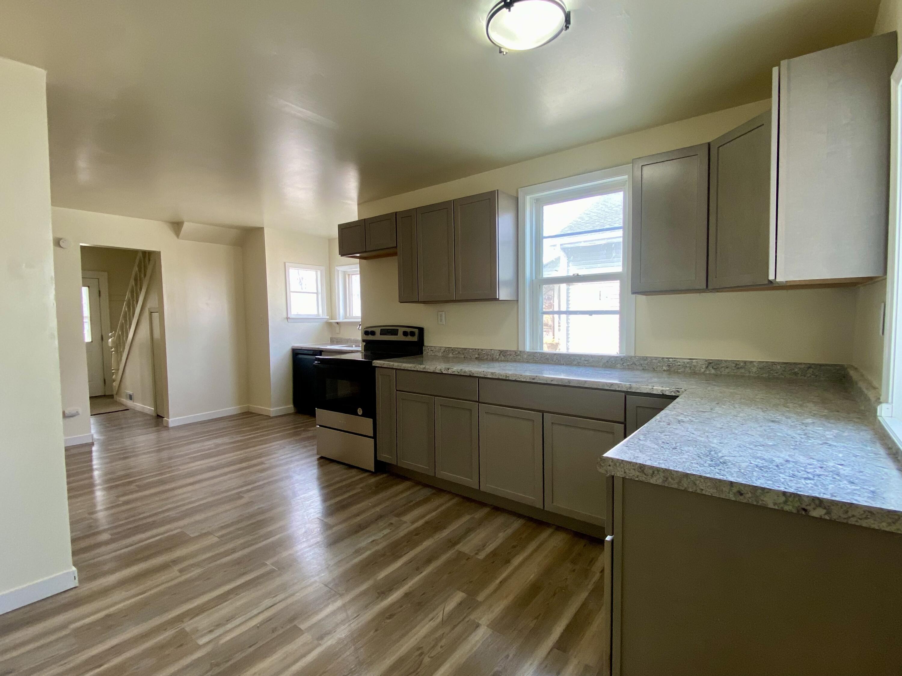 Menasha, Wisconsin 54952, United States, 3 Bedrooms Bedrooms, ,2 BathroomsBathrooms,Residential,Active,93961